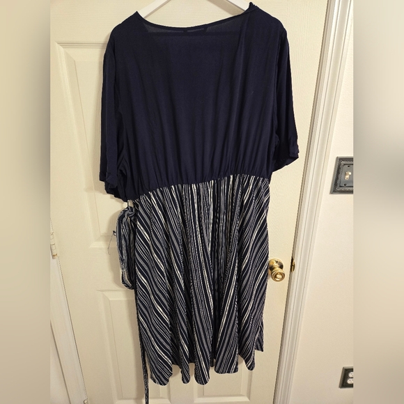 Bloomchic Navy And White Dress Size 22-24 NWT Read Condition - Picture 5 of 6